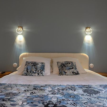 Bed and Breakfast Le Bois Des Fees De Chazelles Chazelles  Exterior foto