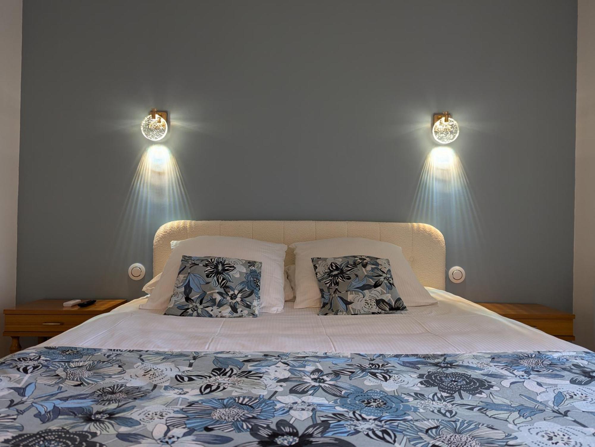 Bed and Breakfast Le Bois Des Fees De Chazelles Chazelles  Exterior foto
