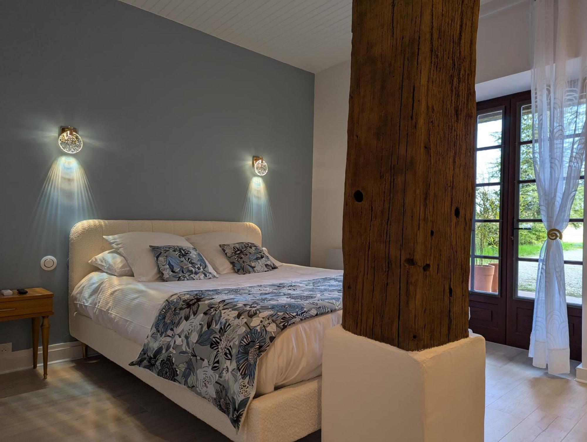 Bed and Breakfast Le Bois Des Fees De Chazelles Chazelles  Exterior foto